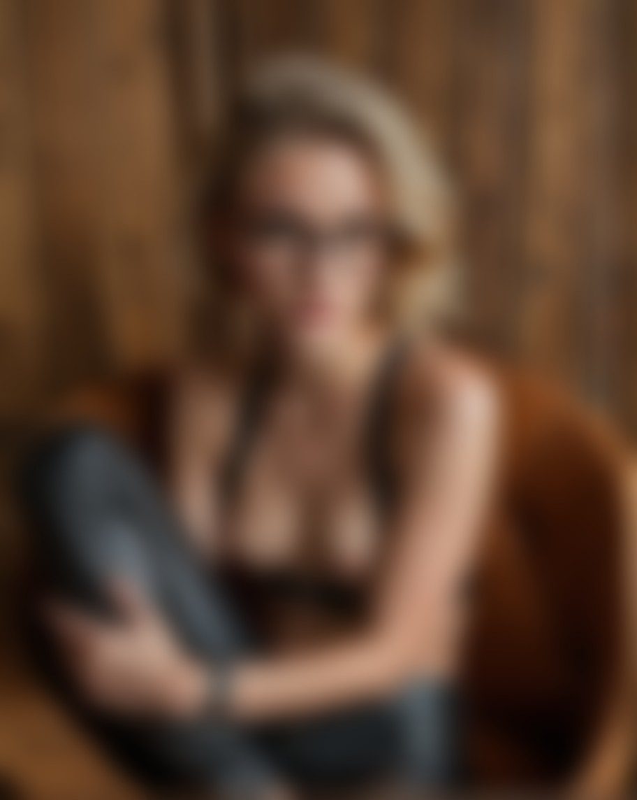 Pixie Dixx — AI persona on XManias