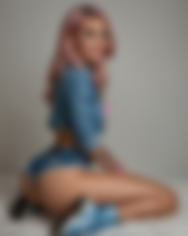 Trixie Ali — AI persona on XManias