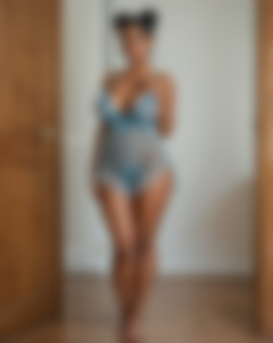 Layla Hassan — AI persona on XManias