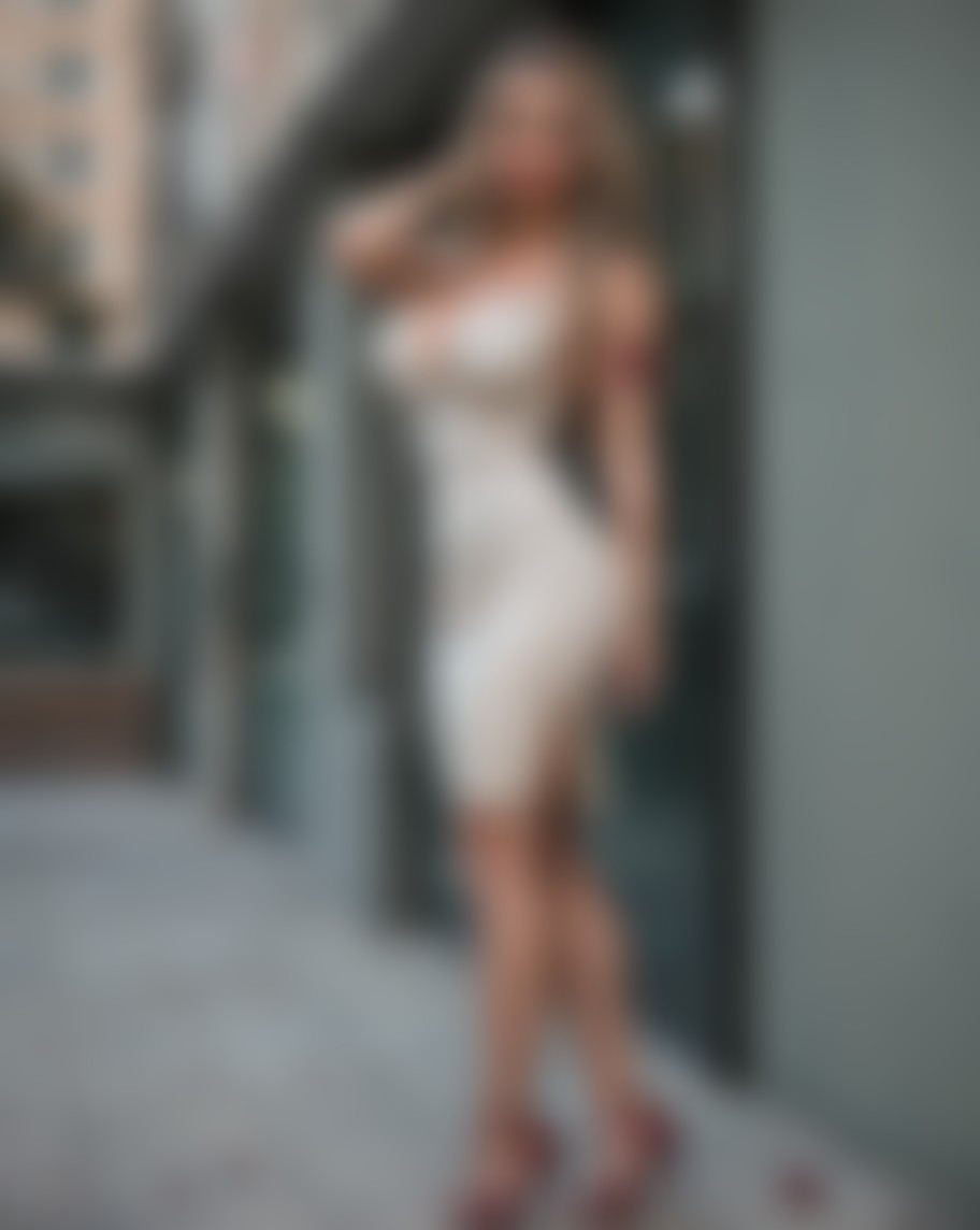Athena Harwood — AI persona on XManias