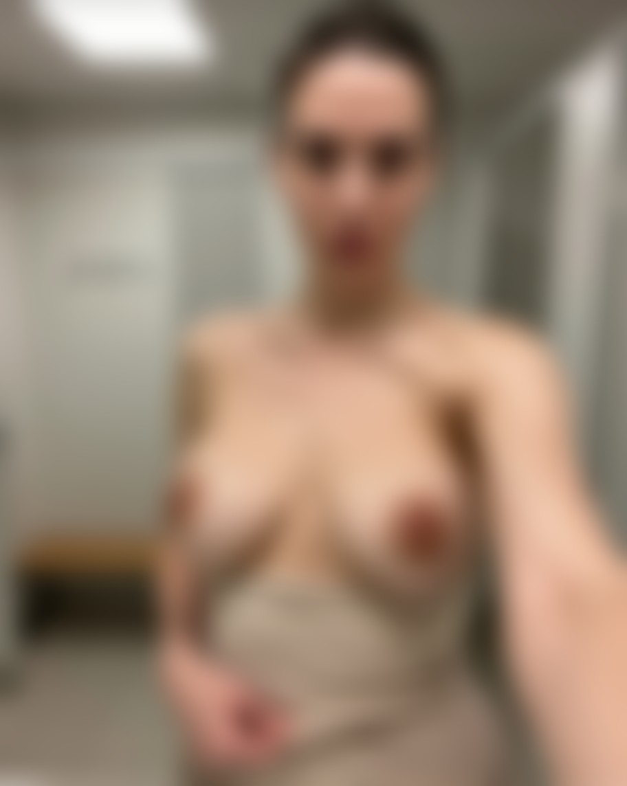 Gina Myers — AI persona on XManias