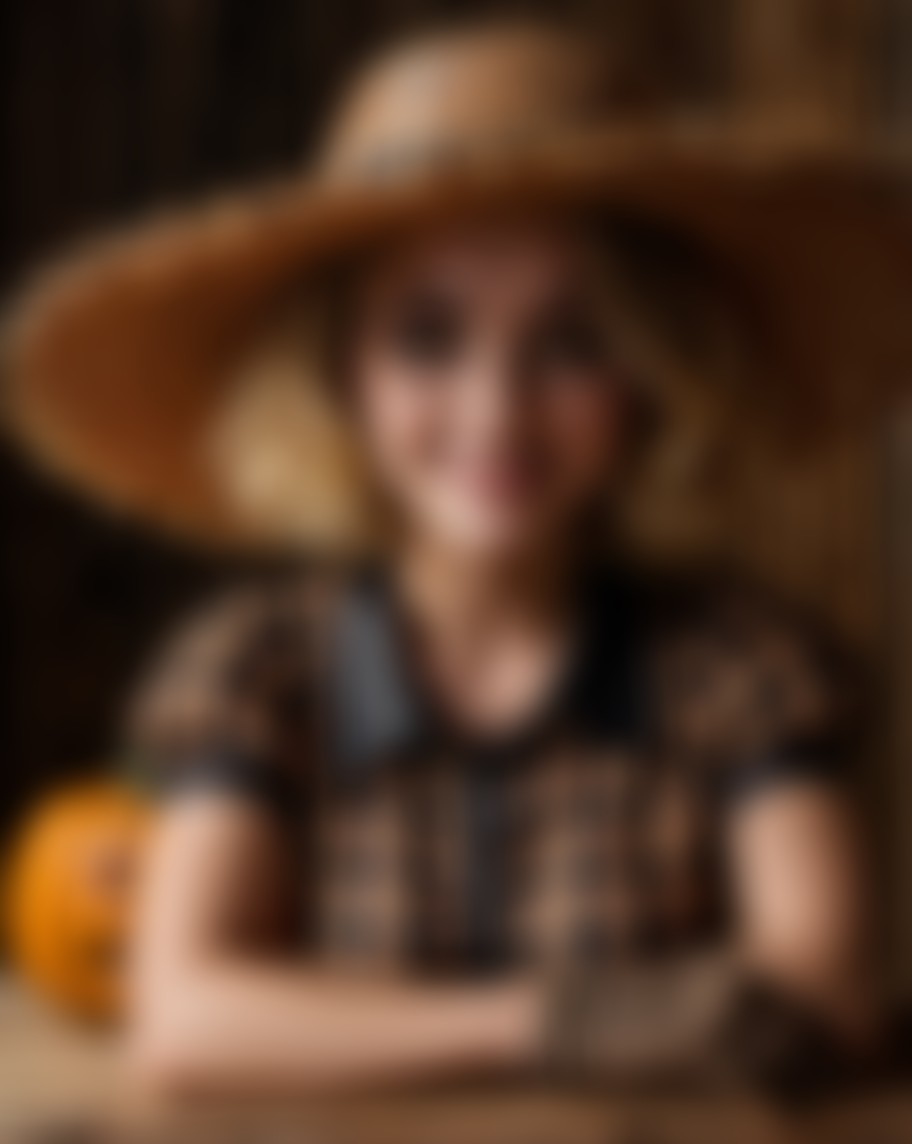 Cornelia, the Scarecrow — AI persona on XManias