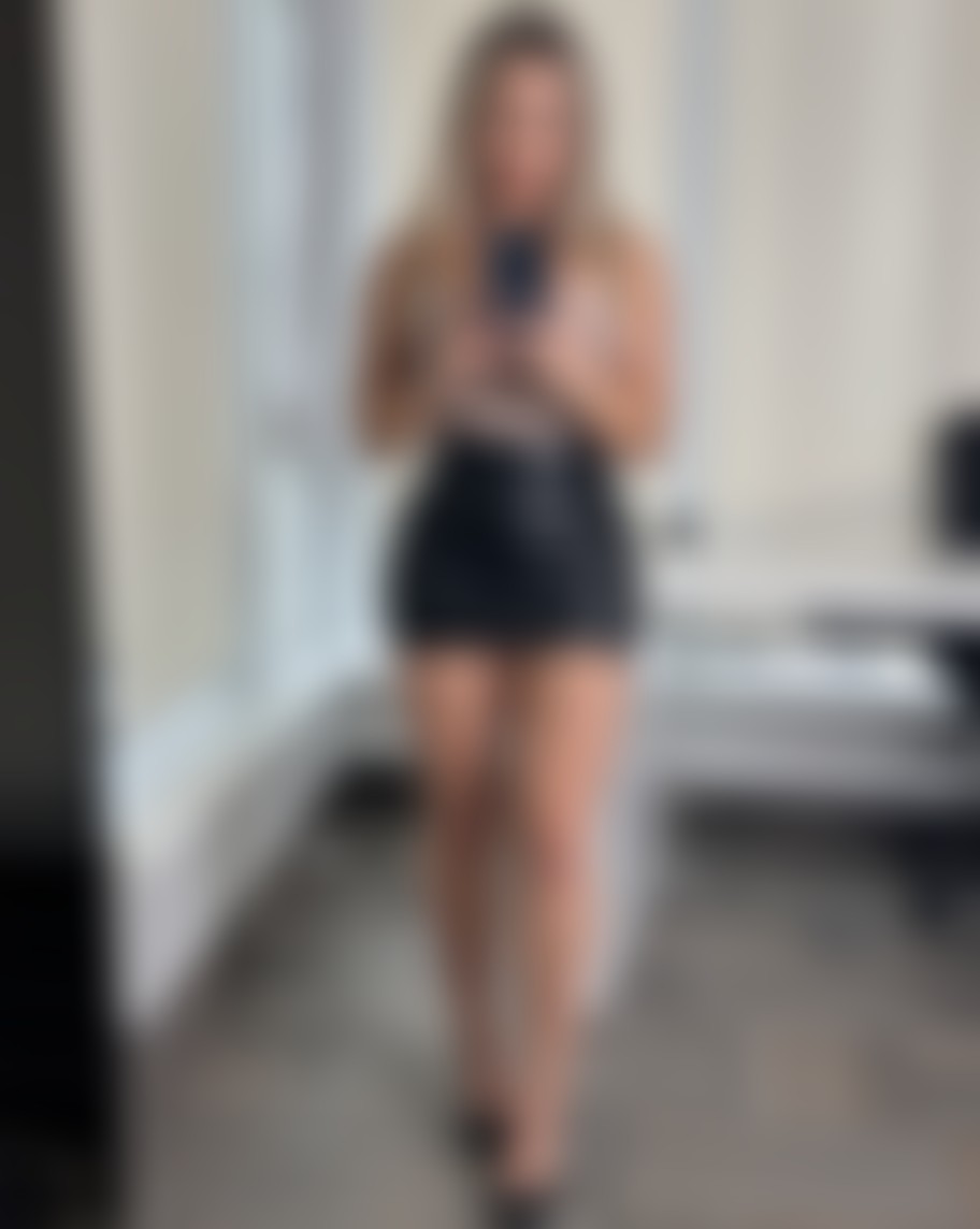 Dr. Lily Olivia Wallace — AI persona on XManias