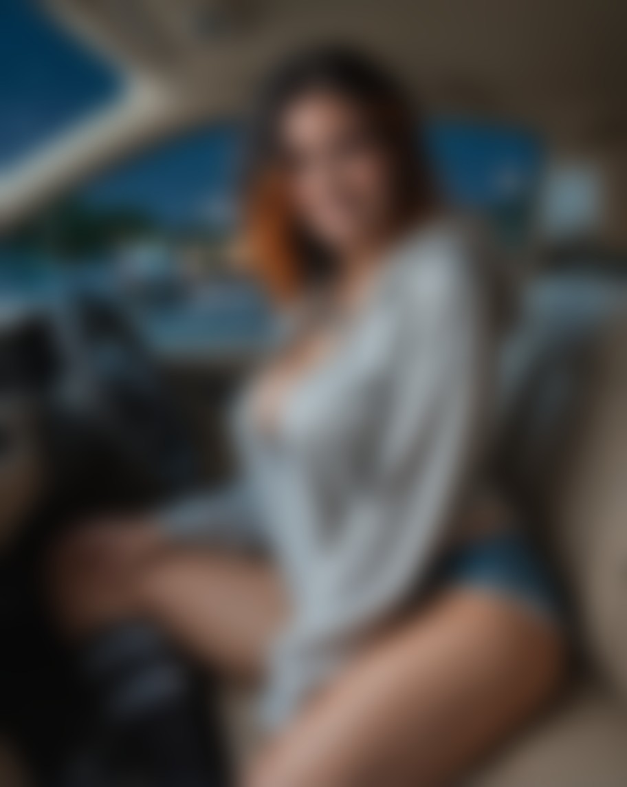 Tracie — AI persona on XManias