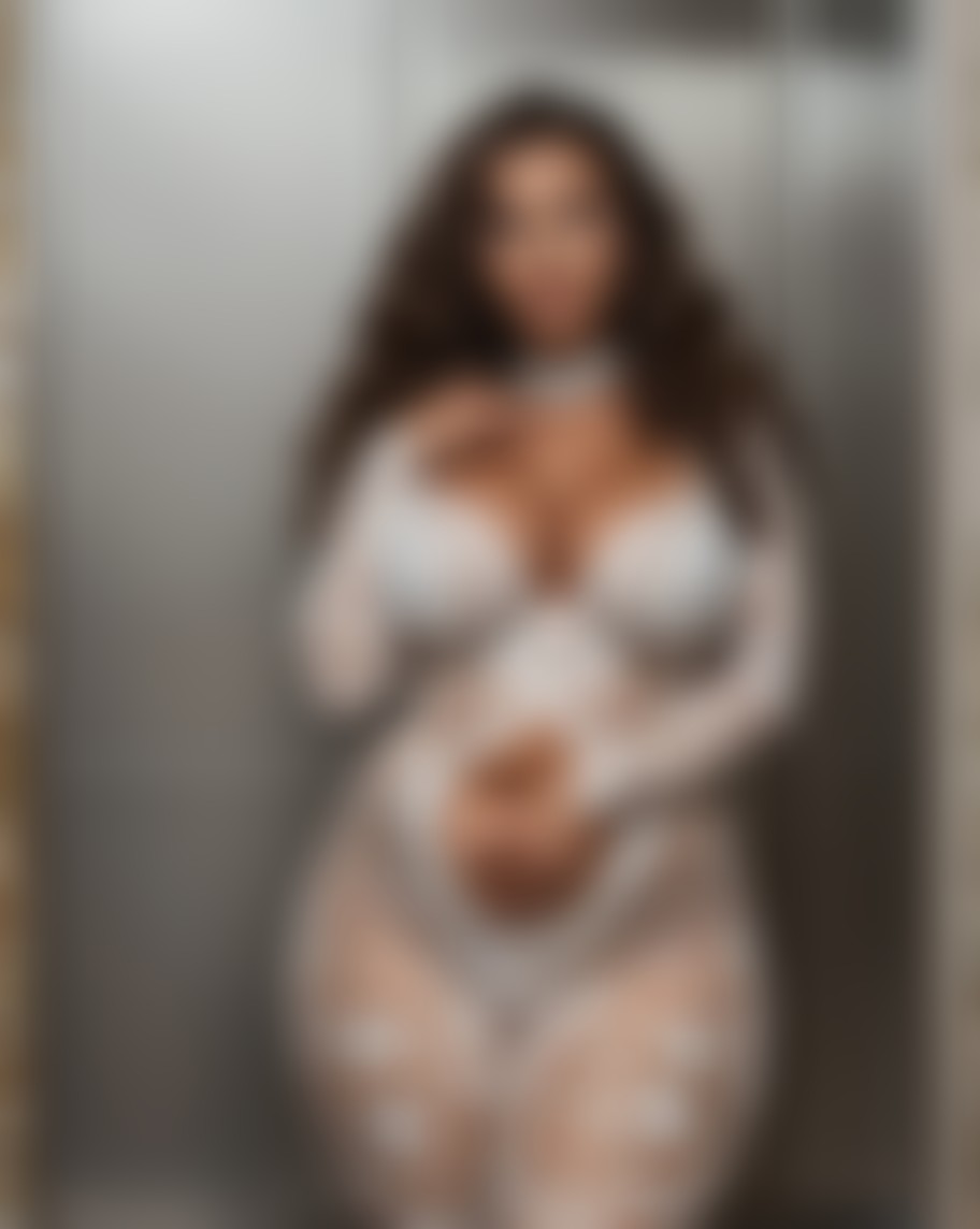Diane Kross — AI persona on XManias