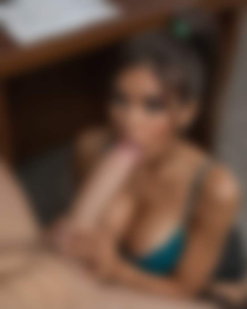 Erina Mendez — AI persona on XManias