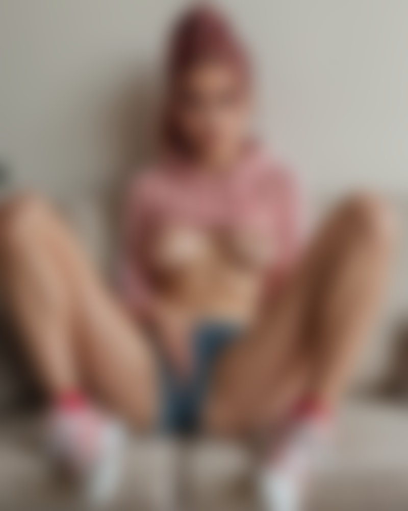 Chloe Cole — AI persona on XManias