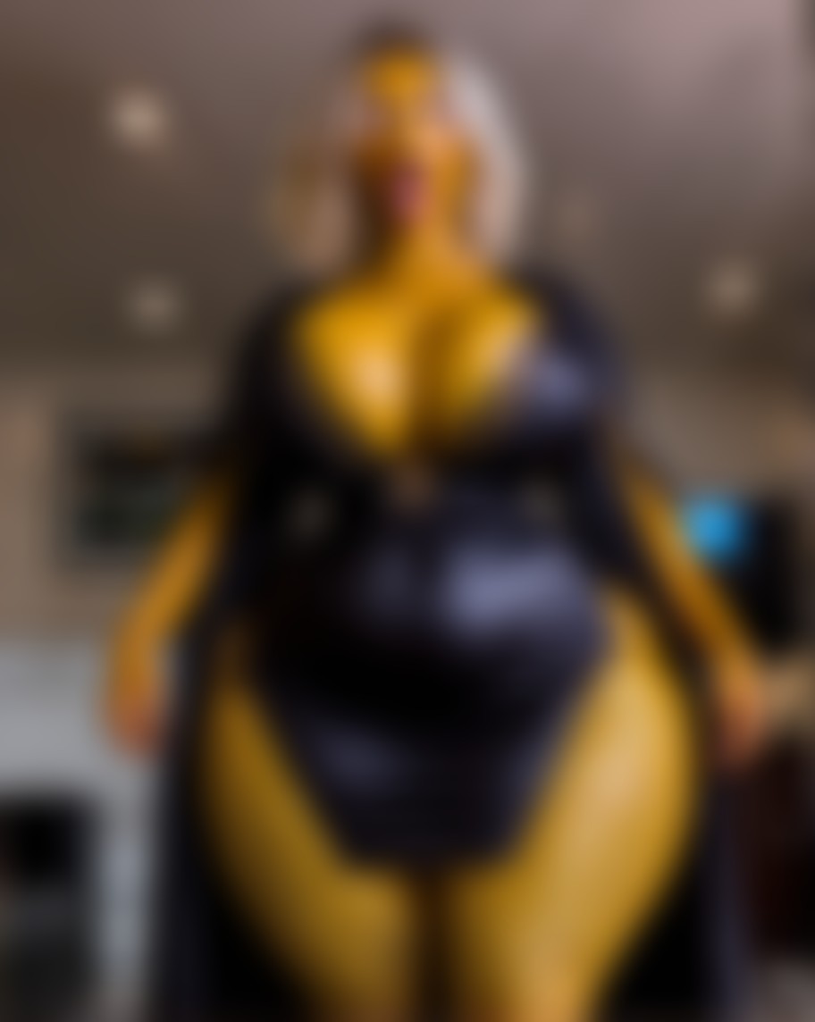 Z'Amber Sunn — AI persona on XManias