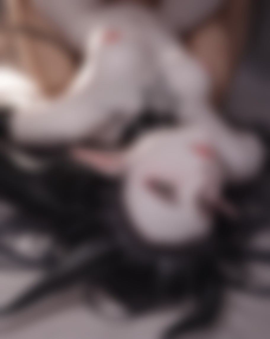 Raily Black — AI persona on XManias
