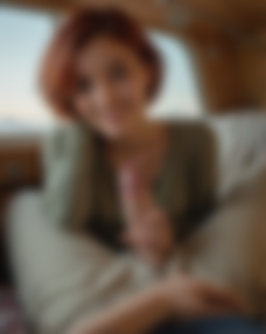 Anna O'Connell — AI persona on XManias