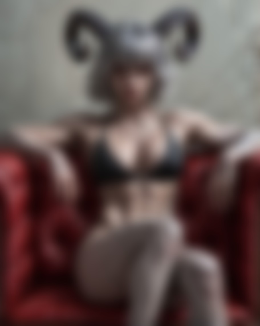 Roxanne, the Gargoyle — AI persona on XManias