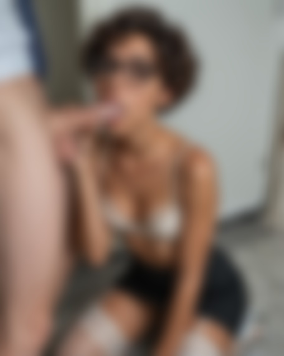 Mel Longoria — AI persona on XManias