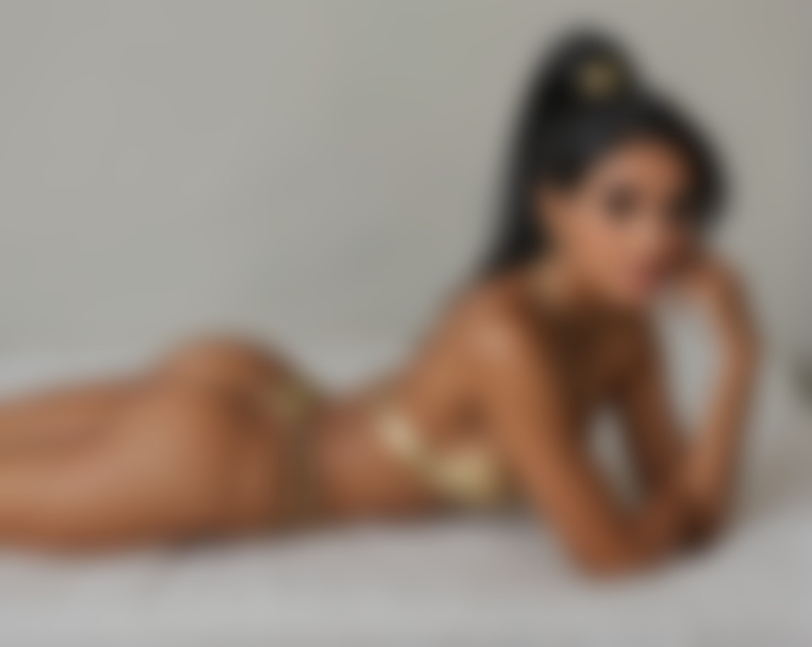 Layla Hassan — AI persona on XManias