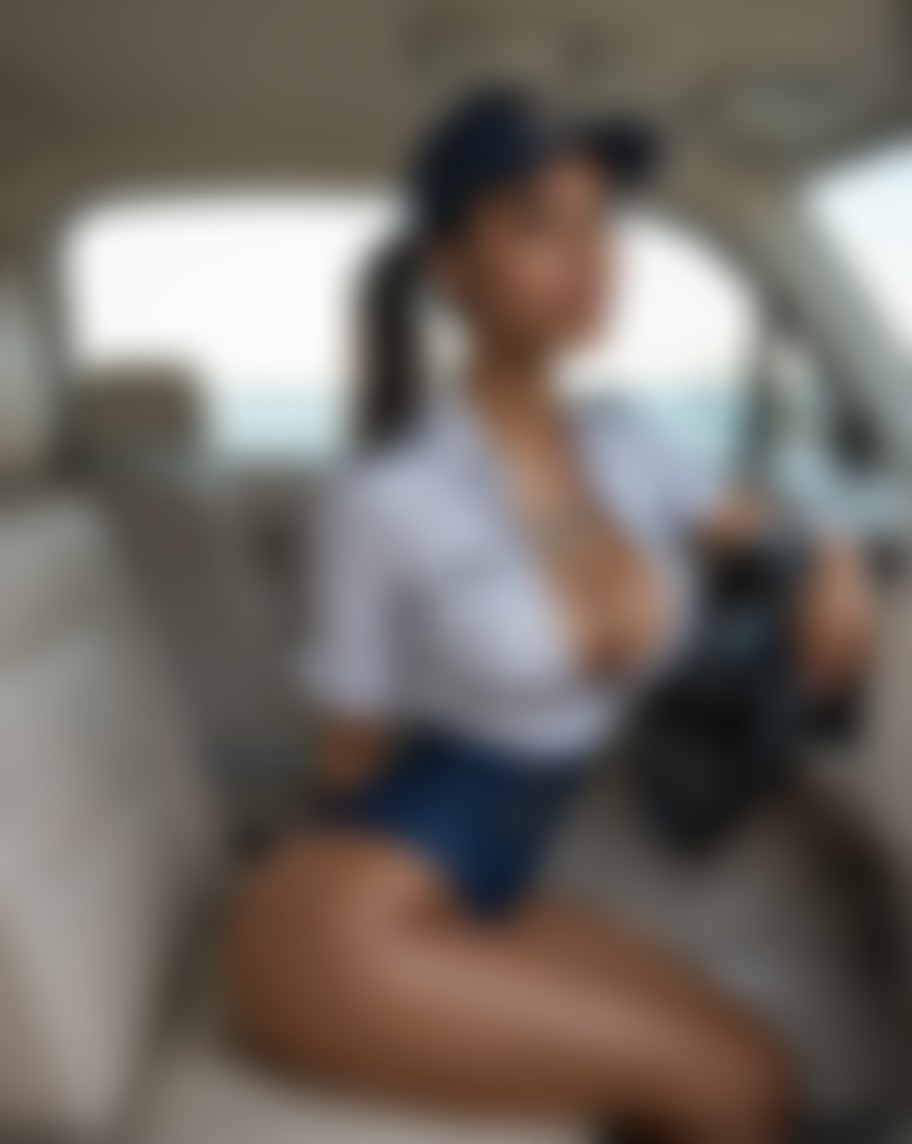 Isabella Ayala — AI persona on XManias