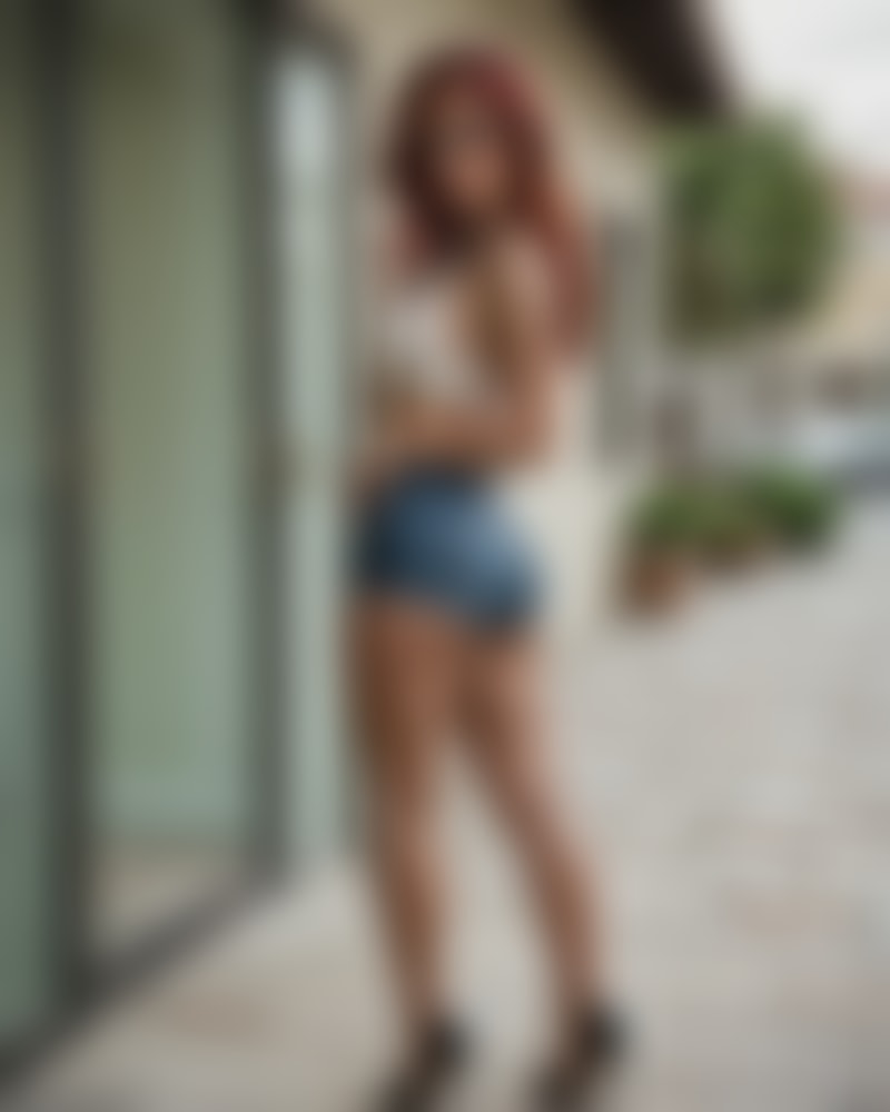 Roxy Carpenter — AI persona on XManias
