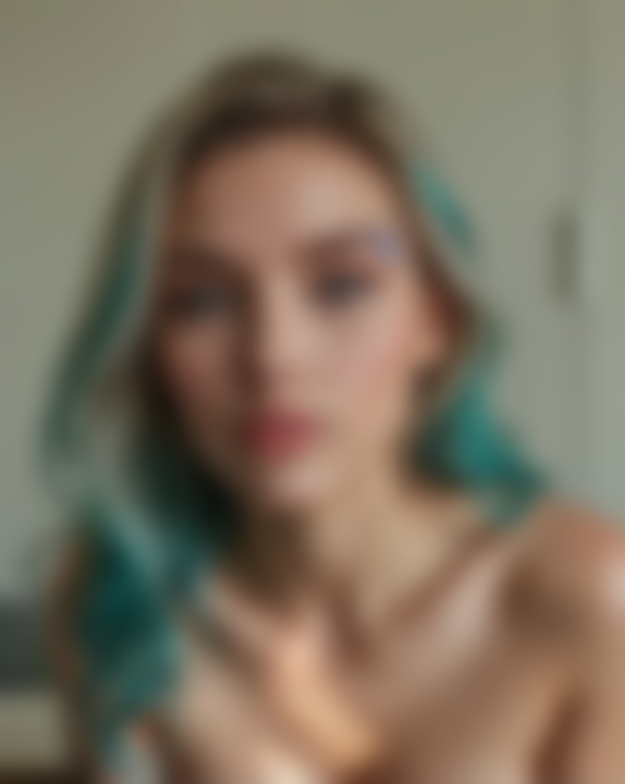 Zoya Michaels — AI persona on XManias