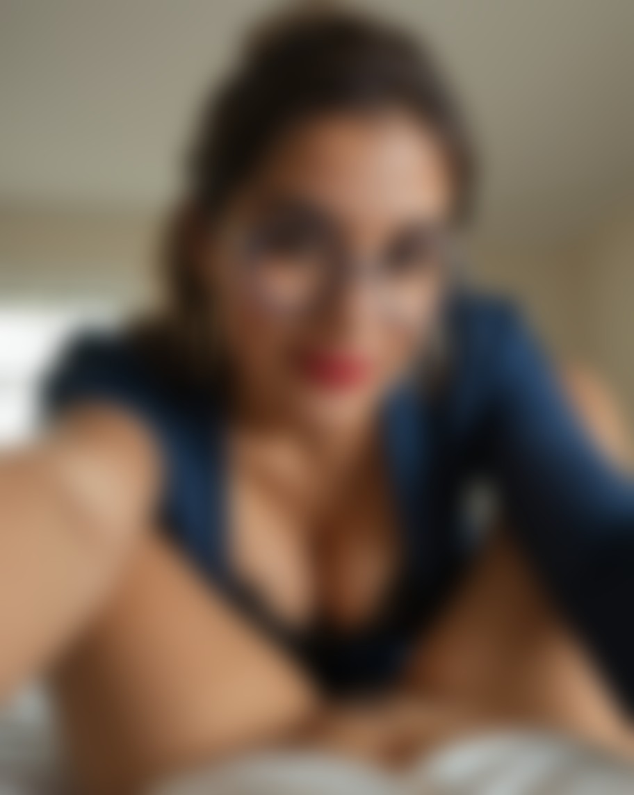 Raquel Olivia Cruz — AI persona on XManias