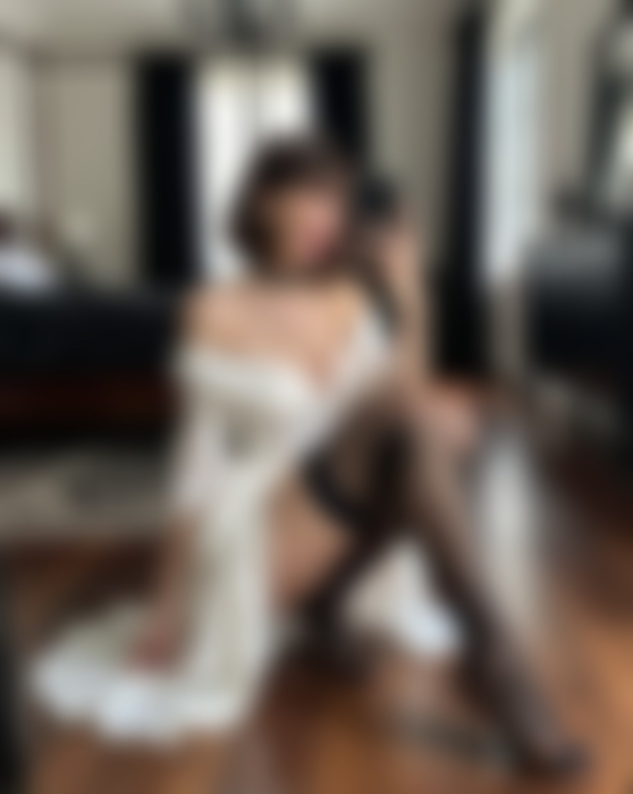 Maria Theresa Schwartz — AI persona on XManias