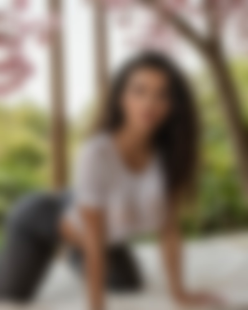 Sasha Hazel — AI persona on XManias