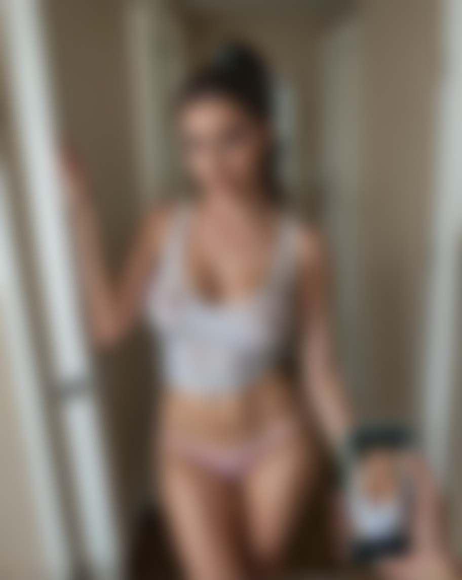 Katy Elizabeth — AI persona on XManias