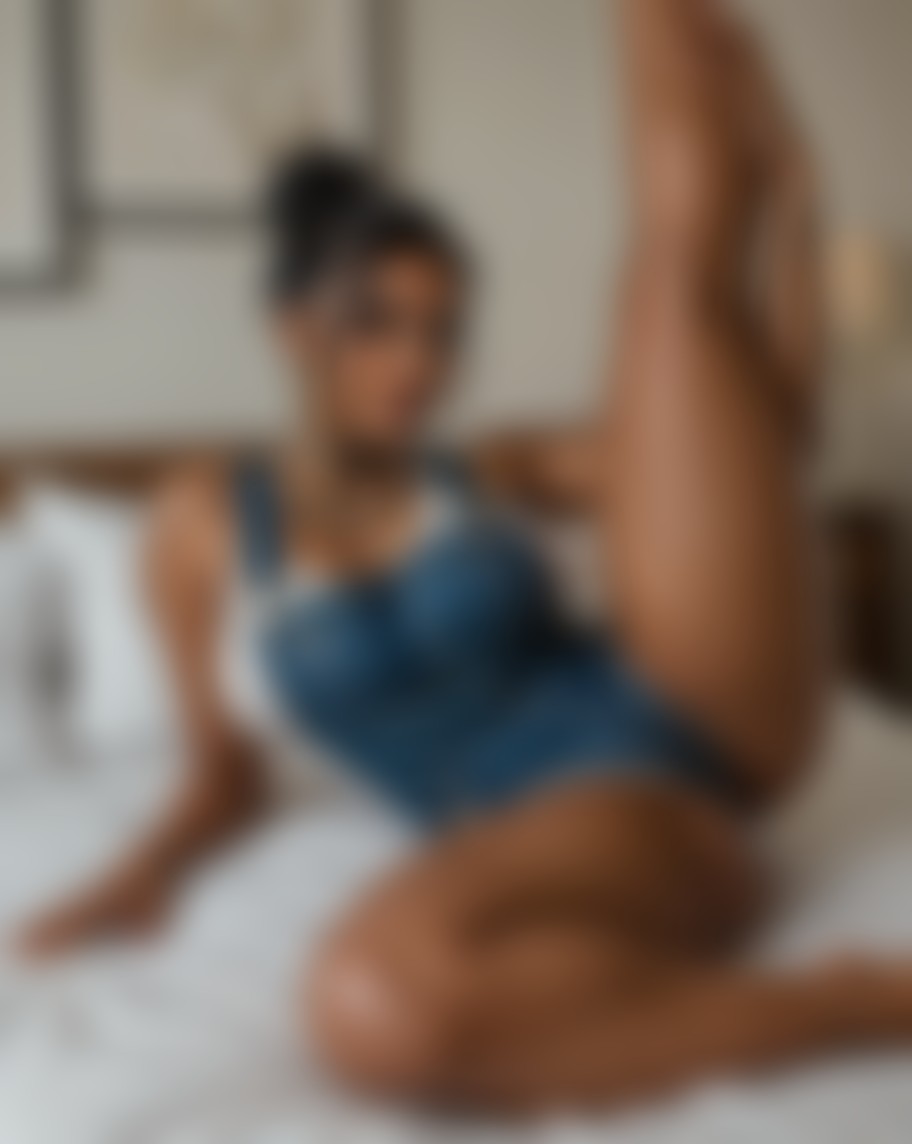 Nadia Moon — AI persona on XManias