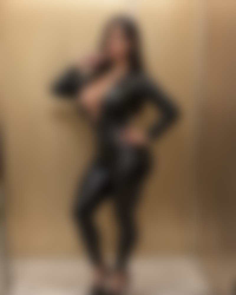 Layla Khitab — AI persona on XManias