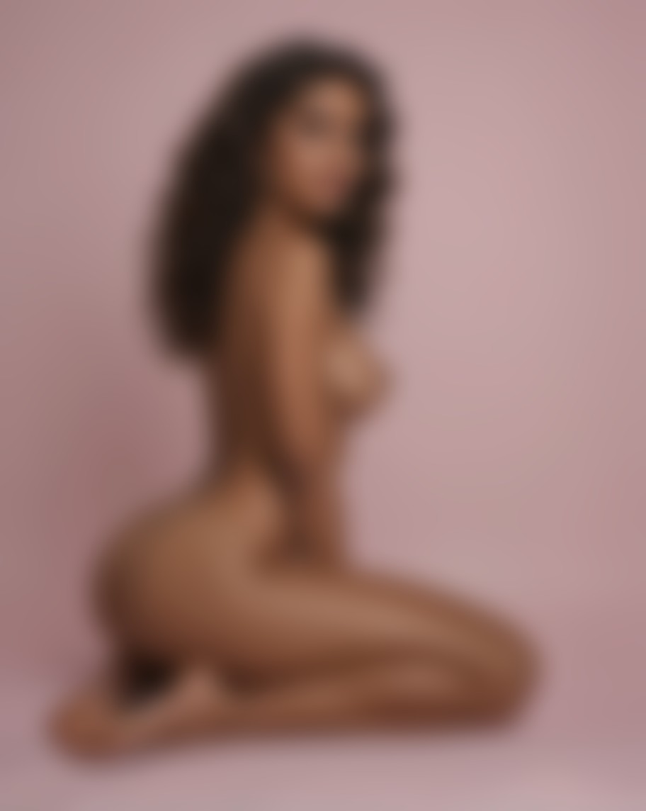 Amber Santos — AI persona on XManias